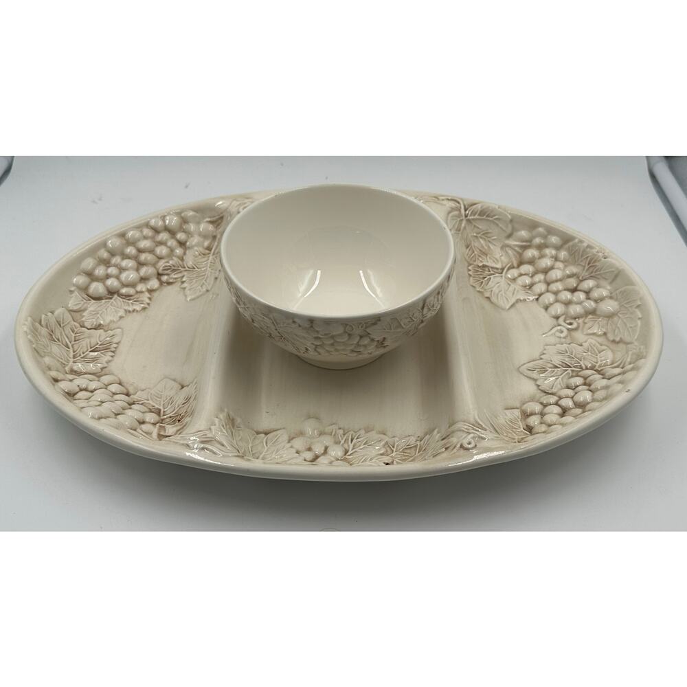 Harry And David Grapes Embossed Ivory 16.5" Divided Serving Tray Platter & Bowl